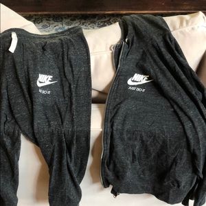 Nike women's jacket + sweatpants set brand new med